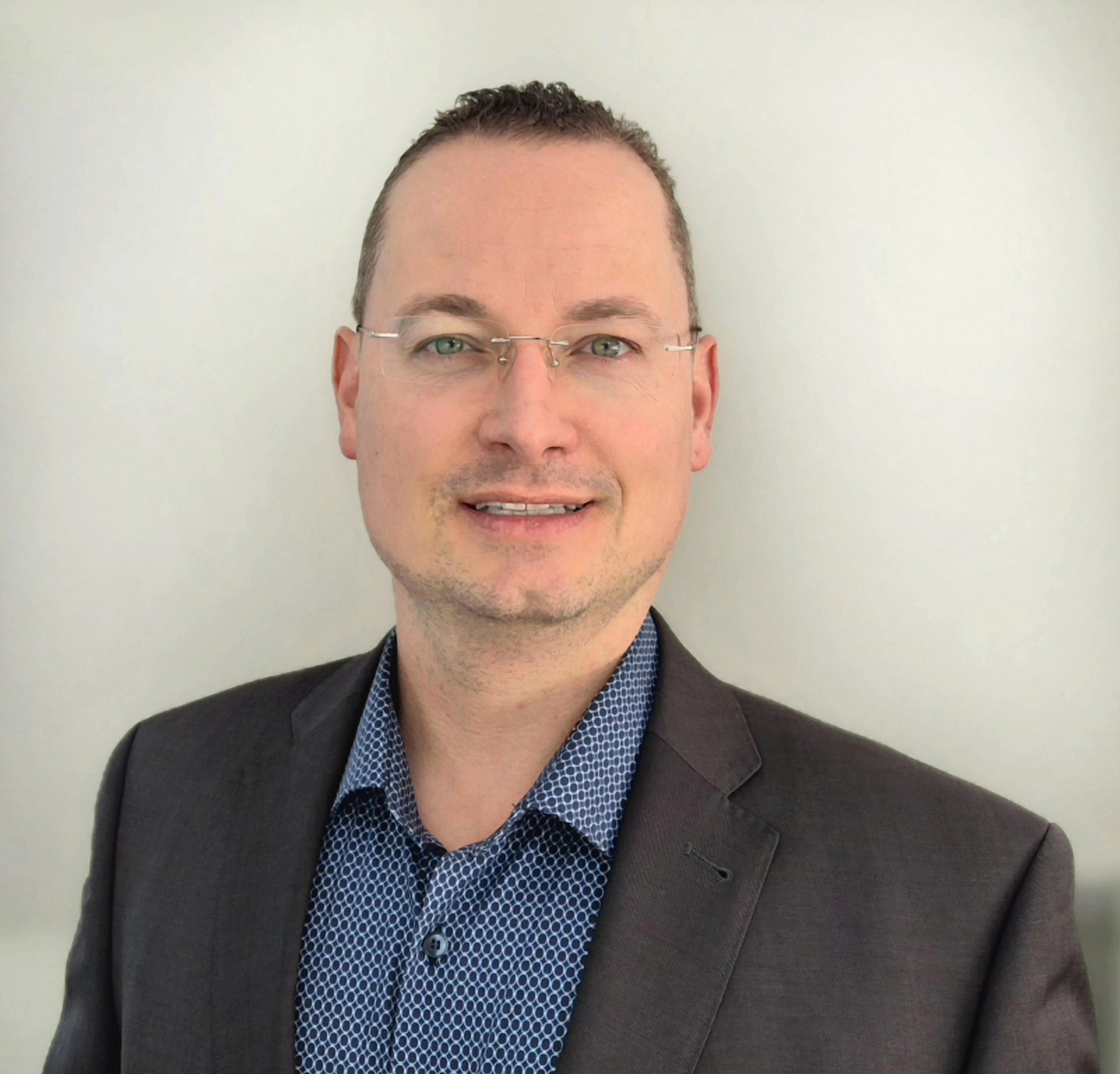 Dennis Wolfarth — Immobilienexperte aus Hamburg